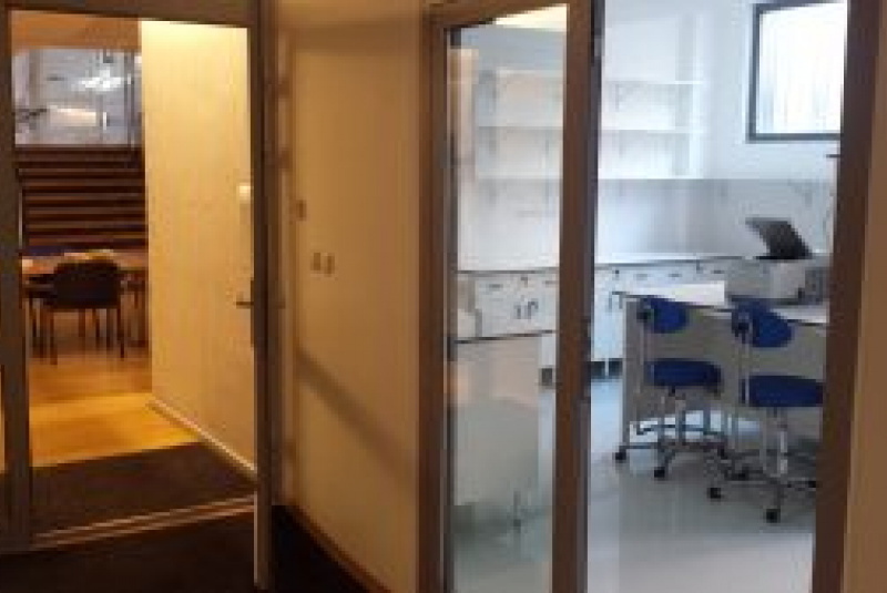 Novinky a články / Otvorenie nových laboratórií CIB - foto