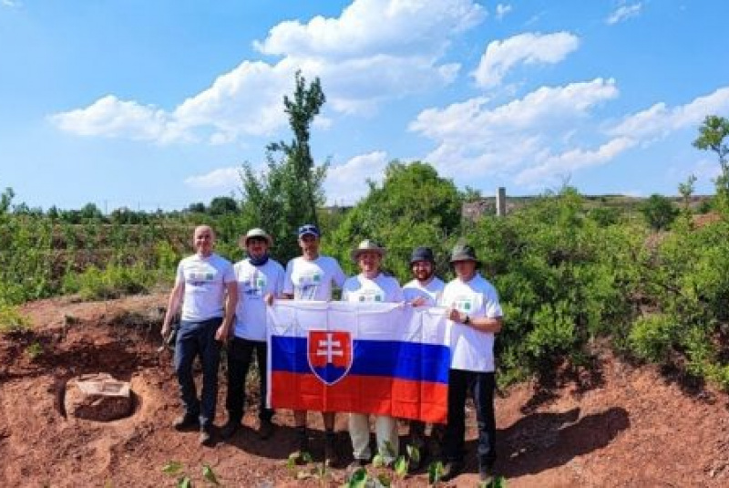 Novinky a články / Slovenský vedec hľadá v Číne pozostatky dinosaurov - foto