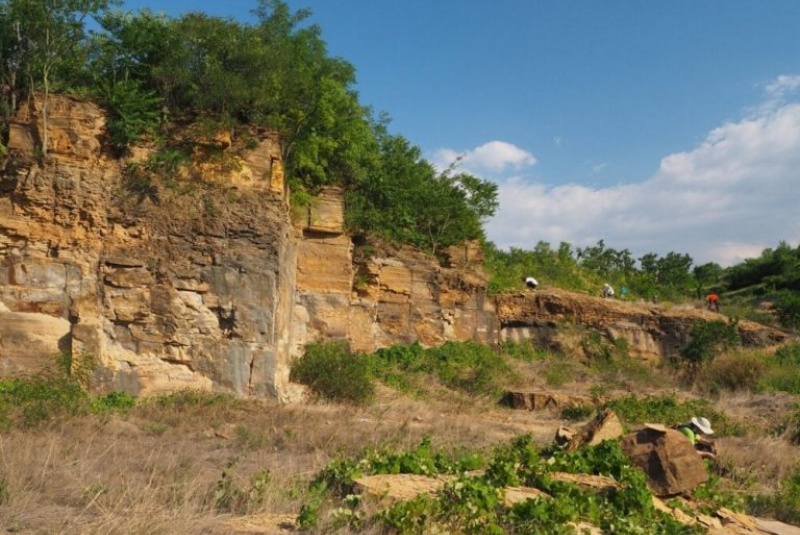 Novinky a články / Slovenský vedec hľadá v Číne pozostatky dinosaurov - foto Novinky a články / Slovenský vedec hľadá v Číne pozostatky dinosaurov - foto